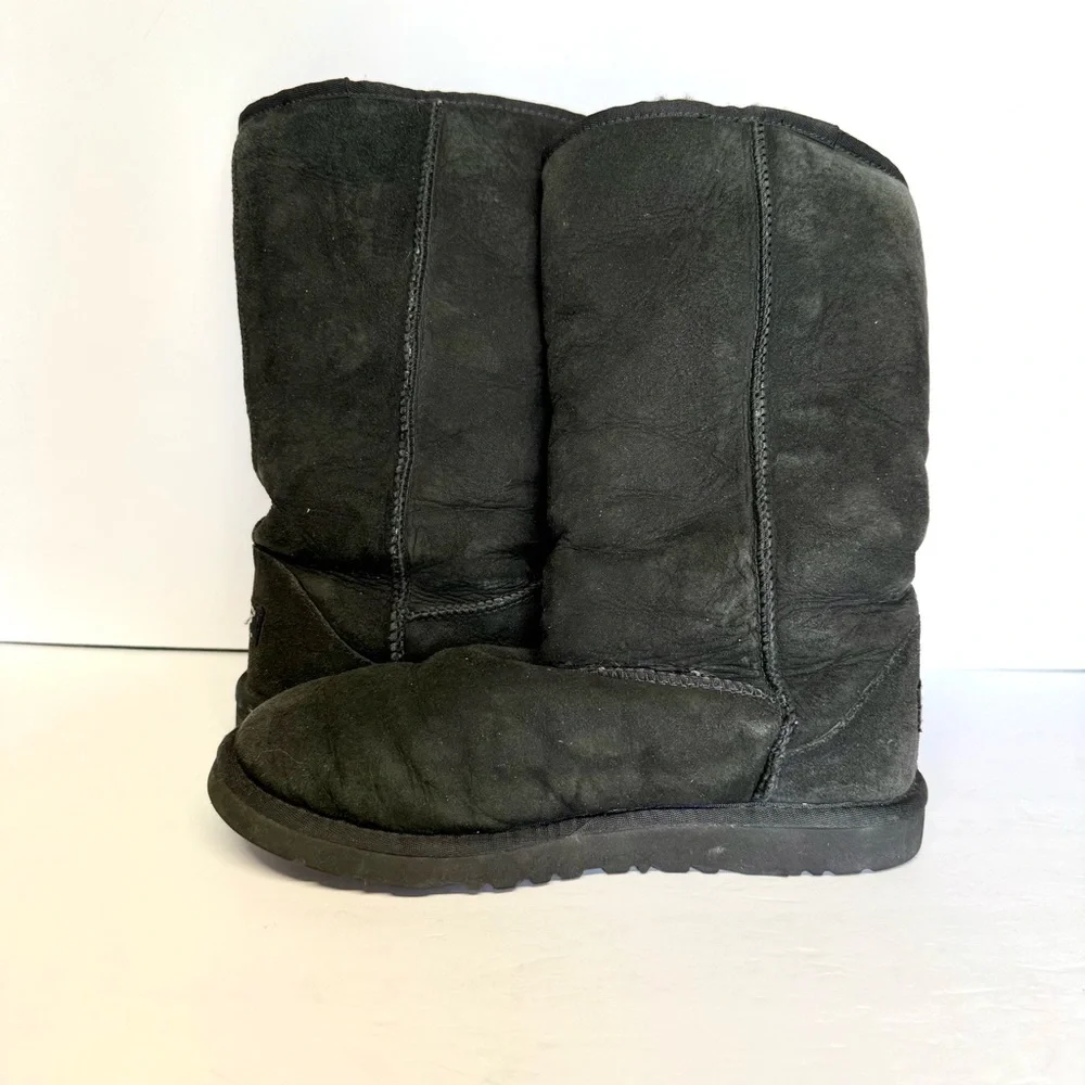 UGG Black Classic Tall Boot Winter Sheepskin Fur Women Size 6